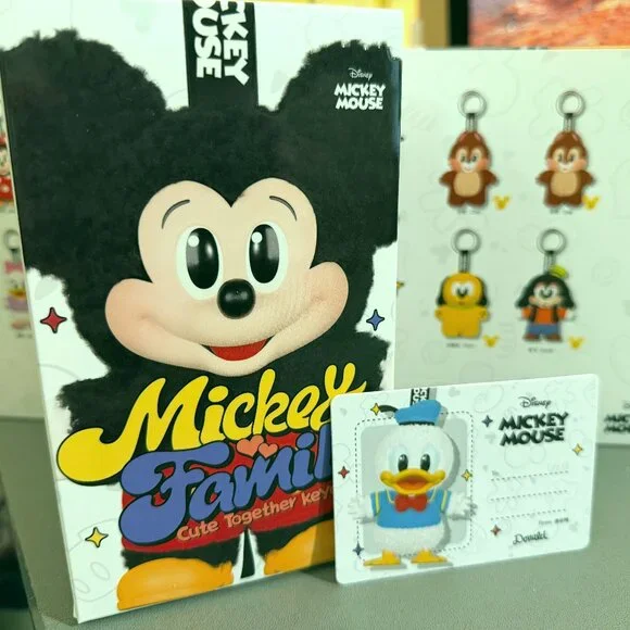 DONALD - POP MART x Mickey Family Cute Together Keychain Series Keychain Plush - Picture 2 of 8